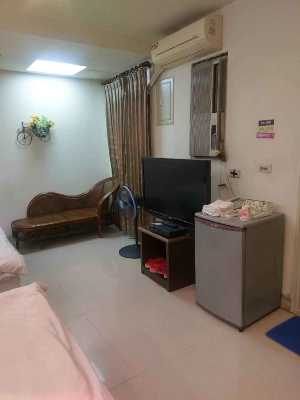 Hua Bin Hotel Yilan Exterior photo