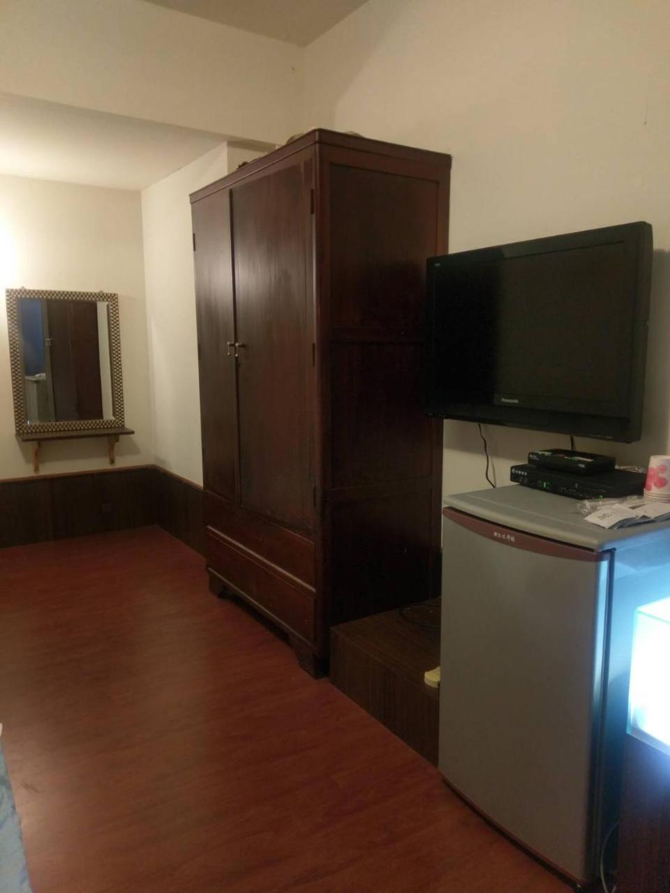 Hua Bin Hotel Yilan Exterior photo