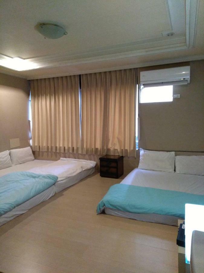 Hua Bin Hotel Yilan Exterior photo